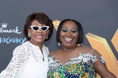 Milletvekili Maxine Waters, Koshie Mills 8 Ağustos 2021 'de Marriott Hotel, Marina Del Rey, CA' da 