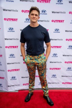 Tom Prior, Outfest LGBTQ Film Festivali 5. Trans ve İkili Olmayan Zirvesi 'ne 21 Ağustos 2021' de Amerika Yönetmenler Birliği, Los Angeles, CA 'da katıldı.