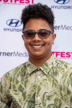 Ley Comas, Outfest LGBTQ Film Festivali 'ne 5. Geleneksel Trans ve İkili Olmayan Zirvesi' ne 21 Ağustos 2021 'de Amerika Yönetmenler Birliği, Los Angeles, CA' da katıldı.