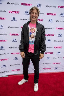Scott Turner Schofield, Outfest LGBTQ Film Festivali 5. Geleneksel Trans ve İkili Olmayan Zirvesi 'ne 21 Ağustos 2021' de Amerika Yönetmenler Birliği, Los Angeles, CA 'da katıldı.