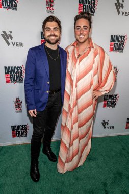 Jason Phillips, Charles Saul Ressler, 26 Ağustos 2021 'de Hollywood Roosevelt Hotel, Los Angeles' ta düzenlenen 24. Filmlerle Dans Festivali 'nin açılış gecesine katıldı.