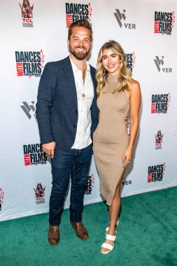 T.J. Linnard ve bir arkadaşı 24. Geleneksel Film Festivali Kısa Film Prömiyeri 