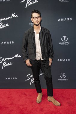 Lance Kuhns, 7 Eylül 2021 'de Raleigh Stüdyoları' ndaki Chaplin Tiyatrosu 'nda Samantha Rose' un özel galasına katılır.