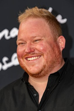 Jay Carey, 7 Eylül 2021 'de Raleigh Stüdyoları' ndaki Chaplin Tiyatrosu 'nda Samantha Rose' un özel galasına katılır.