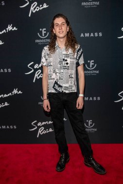 Vilem McKael, 7 Eylül 2021 'de Raleigh Stüdyoları' ndaki Chaplin Tiyatrosu 'nda Samantha Rose' un özel galasına katılır.