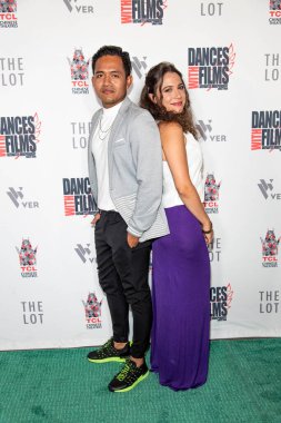 Mony Pal, Raffaela Capp 8 Eylül 2021 'de TCL Çin Tiyatrosu' nda düzenlenen 