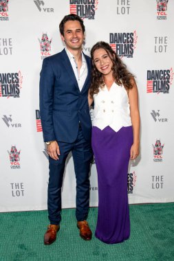 Monty Geer, Raffaela Capp 8 Eylül 2021 'de TCL Çin Tiyatrosu' nda düzenlenen 