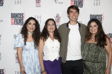 Natasha Capp, Raffaela Capp, Steven Thomas Capp, Maria Capp 8 Eylül 2021 'de TCL Çin Tiyatrosu' nda düzenlenen 