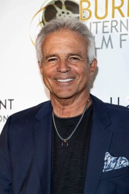 Tony Denison 12 Eylül 2021 'de Burbank Marriott, CA' da düzenlenen 13. Burbank Uluslararası Film Festivali Ödül Galasına katıldı.