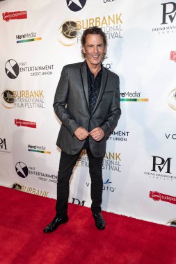 David Millbern 12 Eylül 2021 'de Burbank Marriott, CA' da düzenlenen 13. Burbank Uluslararası Film Festivali Ödül Galasına katıldı.