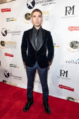 Kristos Andrews 12 Eylül 2021 'de Burbank Marriott, CA' da düzenlenen 13. Burbank Uluslararası Film Festivali Ödül Galasına katıldı.