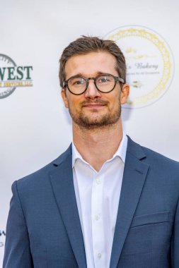 Shaun Kosta, 24 Eylül 2021 'de Los Angeles' taki Luxe Otel 'de Suzanne DeLaurentiis Prodüksiyon 