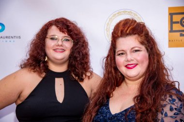 Kaitlyn August ve Erin (annesi), 24 Eylül 2021 tarihinde Lükse Otel, Los Angeles, CA 'da 