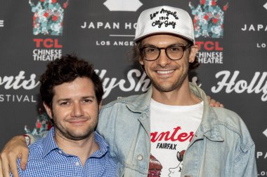 Jonathan Rosenblit, David Ferino 27 Eylül 2021 'de TCL Çin Tiyatrosu' ndaki 17. Yıllık HollyShorts İkinci Film Yapımcıları kırmızı halısına katıldı.