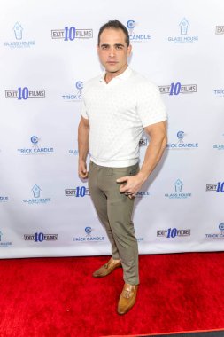 Aktör Zach Lazar Hoffman Cinelounge Sunset Theater, Los Angeles, CA, 23 Ekim 2025 'te dünya Whiskey Run galasına katıldı.