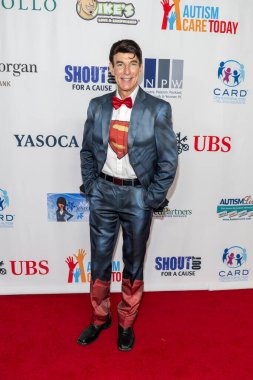 Televizyon Kişiliği BJ Korros, 25 Ekim 2025 'te Los Angeles, CA' da Otizm Bakımı yararına düzenlenen 4. Yıllık Ghoul Galasına katıldı.