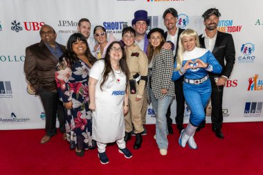 Spektrumda Aşk Oyuncuları, 25 Ekim 2025 'te Los Angeles, CA' daki özel bir konutta Otizm Bakımı yararına düzenlenen 4. Yıllık Ghoul Galasına katıldı.