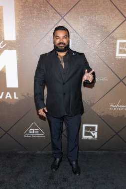 Aktör Adrian Dev 2025 Micheaux Film Festivali Altın Gecesi 'ne katıldı: One Culver, Los Angeles' ta Genç Hollywood Partisi, CA, 25 Ekim 2025