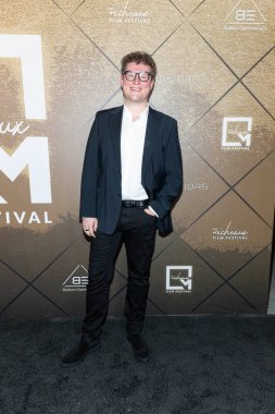 Yönetmen Marcell Leon Viragh 2025 Micheaux Film Festivali Altın Gecesi 'ne katılıyor: One Culver, Los Angeles, CA' da Genç Hollywood Partisi, 25 Ekim 2025