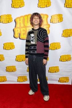 Aktör / Yapımcı Hari Tahov HUGH PEEPLE LA 'in Hotel Ziggy, Los Angeles' taki 1 numaralı canlı grup Cadılar Bayramı partisine katılıyor, 26 Ekim 2025