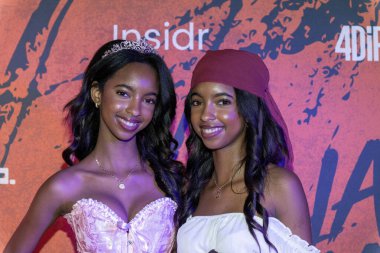 Nüfuzlu Aliyah Harris, Model Alexis Harris 31 Ekim 2025 'te Los Angeles, CA' daki özel bir evde McKenzi Brooke 'un Yalancı Cadılar Bayramı Partisi' ne katıldı.