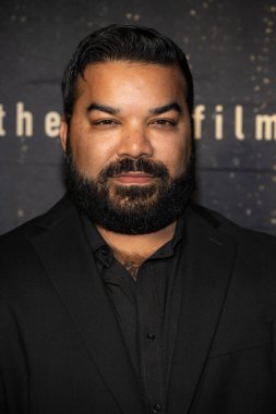 Aktör Adrian Dev Hollywood Amerikan Lejyon Karakolu 43, Los Angeles, CA, 3 Kasım 2025 'te The Gift' in dünya prömiyerine katıldı.