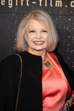 Aktris Kathy Garver Hollywood Amerikan Lejyonu 43, Los Angeles, CA, 3 Kasım 2025 'te The Gift' in dünya prömiyerine katıldı.