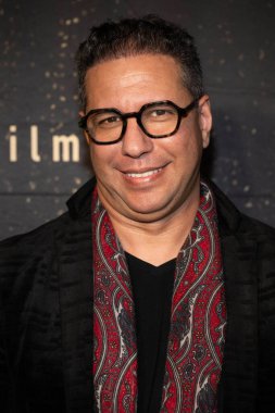 Besteci Yusuf Guezoum Hollywood American Legion Post 43, Los Angeles, CA, 3 Kasım 2025 'te The Gift' in dünya prömiyerine katıldı.