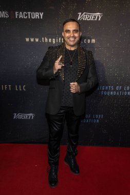 Aktör Rehan Jalali Hollywood American Legion Post 43, Los Angeles, CA, 3 Kasım 2025 'te The Gift' in dünya prömiyerine katıldı.