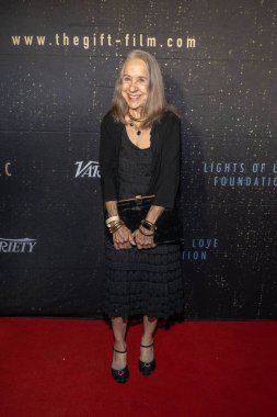 CEO / CFO Tina Joseff Hollywood American Legion Post 43, Los Angeles, CA, 3 Kasım 2025 'te The Gift' in dünya prömiyerine katıldı.