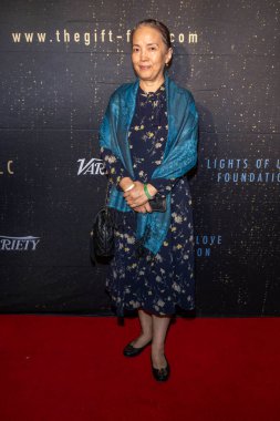 Aktris Lei Ping Hollywood American Legion Post 43, Los Angeles, CA, 3 Kasım 2025 'te The Gift' in dünya prömiyerine katıldı.