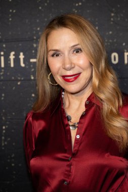 Aktris Jacqueline Murphy Hollywood American Legion Post 43, Los Angeles, CA, 3 Kasım 2025 'te The Gift' in dünya prömiyerine katıldı.