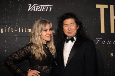 Aktris Tamara Clatterbuck, Yönetmen Sunny Zhao Hollywood Amerikan Lejyonu 43, Los Angeles, CA, 3 Kasım 2025 'te The Gift' in dünya prömiyerine katıldı.