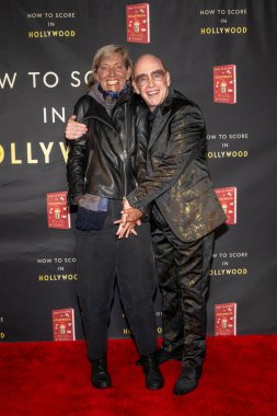 Yapımcı Zanne Devine, Yazar / Film Yapımcısı Kevin Goetz, 15 Kasım 2025 'te Beverly Hills Tenis Kulübü' nde Kevin Goetz 'How to Score in Hollywood' s Book Launch 'a katıldı.