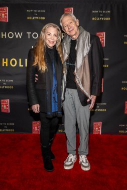 Corrinne Mann ve Louis Kempinsky, 15 Kasım 2025 'te Los Angeles' taki Beverly Hills Tenis Kulübü 'nde düzenlenen Hollywood' un Kitap Fırlatması 'nda Kevin Goetz' e katıldılar.