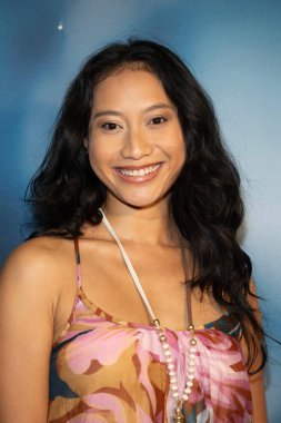 Girişimci Amelia Arabe, 11. Asya Dünya Film Festivali, Los Angeles, CA, 16 Kasım 2025 'te' Aşk ve Karma 'nın dünya prömiyerine katıldı.