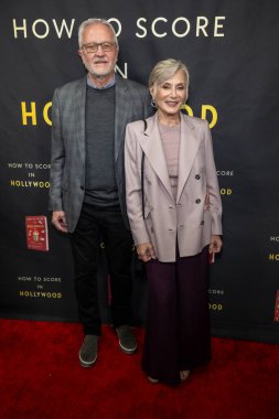 Yapımcı Robbie Davis, Performer Denise Donatelli-Davis, Kevin Goetz 'in Hollywood' un Kitap Başlatma Bölüm 2 'sine katılmak için Los Angeles, özel konutta, CA, 23 Kasım 2025