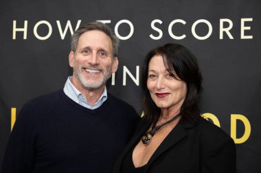 Emlakçı Evan Cowitt ve partneri Susan Holland, Kevin Goetz 'ın Hollywood' un Kitap Başlatma Bölüm 2 'sine 23 Kasım 2025' te Los Angeles 'ta özel bir konutta katılıyor.