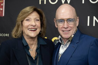 Yönetmen / Yapımcı Lesli Linka Glatter, Yazar / Film Yapımcısı Kevin Goetz, Kevin Goetz 'in Hollywood' da Nasıl Sayı Yapılır 'kitabının 2. bölümünü özel konutta, Los Angeles, CA, 23 Kasım 2025