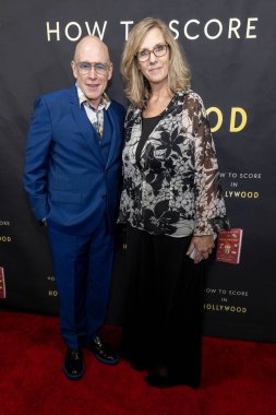 Yazar / Film Yapımcısı Kevin Goetz, Yapımcı Kari Campano, Kevin Goetz 'in Hollywood' un Kitap Başlatma Bölüm 2 'sinde nasıl skor yapılır, Los Angeles, CA, 23 Kasım 2025