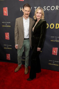 Aktör Grinnell Morris, Aktris Julie Lancaster, Kevin Goetz 'in Hollywood' un Kitap Başlatma Bölüm 2 'sinde 23 Kasım 2025' te Los Angeles, Kaliforniya 'da özel bir konutta nasıl gol atacağına katıldı.