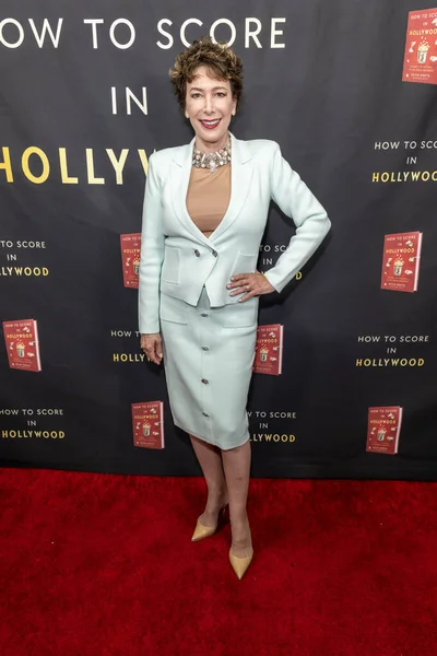 Aktris Diane Robin, Kevin Goetz 'in Hollywood' un Kitap Başlatma Bölüm 2 'sinde Los Angeles, CA, 23 Kasım 2025' te yayınlanan özel konutuna katıldı.