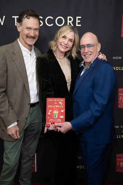 Aktör Grinnell Morris, Aktris Julie Lancaster, Yazar / Film Yapımcısı Kevin Goetz, Hollywood 'daki Kevin Goetz' How to Goetz 'Book Launch Part 2' ye katıldı.