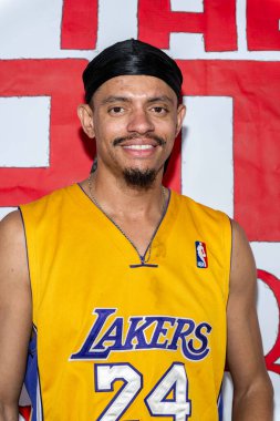 Komedyen Brandon Broady, Bale Hollywood 'da Doğum Günü Kutlamasına Katıldı Sonraki Bölüm, Los Angeles, CA, 28 Kasım 2025