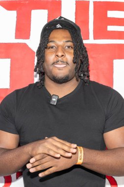 Flamalı Bay Kbandz, Hollywood Balesi 'ndeki Oyun Doğum Günü Kutlamasına katılıyor. Sonraki Bölüm, Los Angeles, CA, 28 Kasım 2025