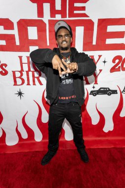 Aktör Malcolm Kelley, 28 Kasım 2025 'te Hollywood Balesi' nde düzenlenen Maç Doğum Günü Kutlamaları 'na katıldı.