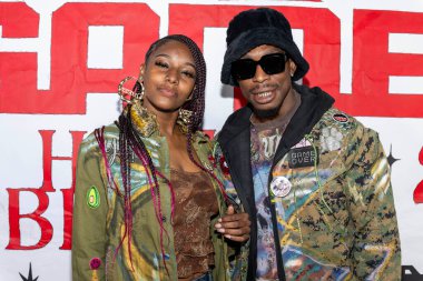 Sanatçı Undenabe Iyana, Tasarımcı Willie Beemin 28 Kasım 2025 'te Bale Hollywood' daki Oyun Doğum Günü Kutlamasına katıldı.