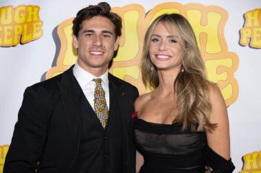 Aktör / Dublör Andreas Alfaro, Aktris Linda Summer Mostafa Elmorsy 'nin doğum günü partisine katıldı. 5 Aralık 2025' te Hotel Ziggy, Los Angeles, CA 'da HUGH PEEPLE canlı performansı