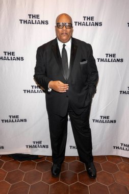 Ev sahibi Piskopos Larry Gaiters, 6 Aralık 2025 'te Bel-Air Country Club, Los Angeles' ta düzenlenen 70. Thalians Tatil Galası 'na katıldı.