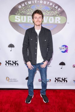 Hayatta kalan yarışmacı Zach Wurtenberger, Brice ve Wen 'in sunduğu 49. Kurtuluş Sezonu Finali Partisi' ne katılıyor.